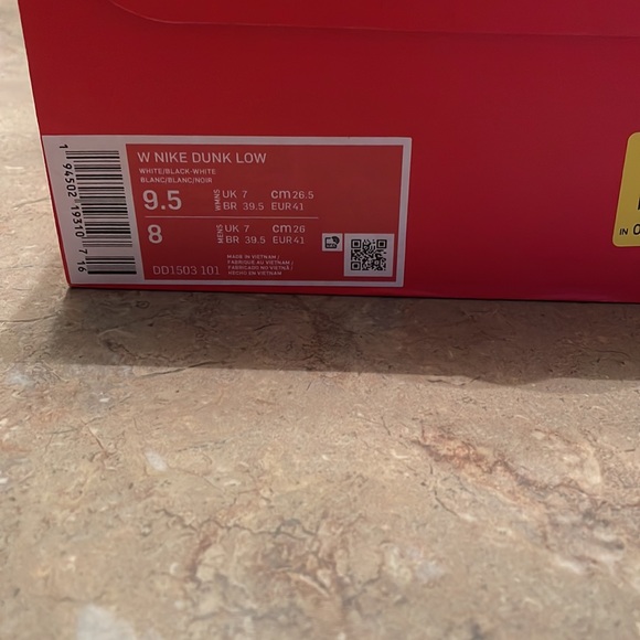 Women’s Nike Dunk Low Panda size 9.5 - Picture 2 of 3